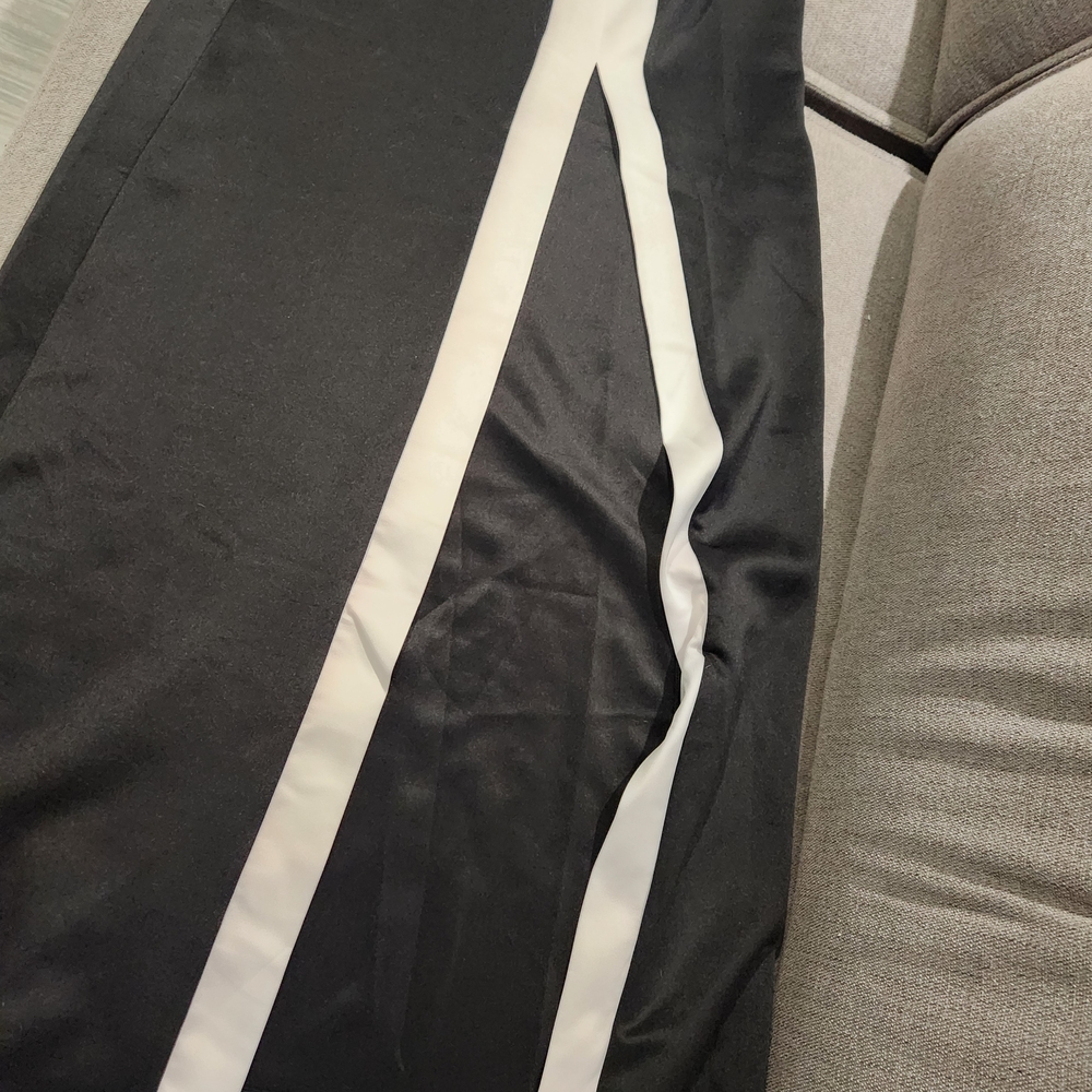 Chic Black and White Backless Dress